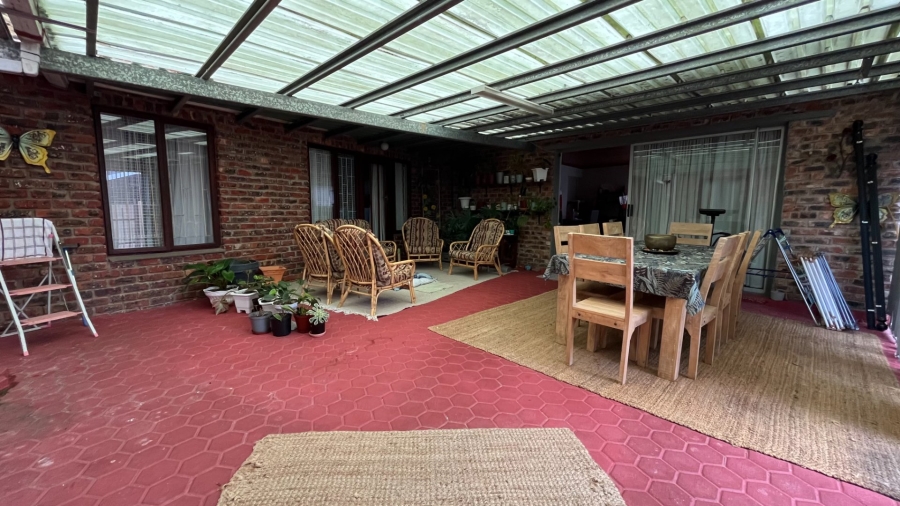 4 Bedroom Property for Sale in Heiderand Western Cape